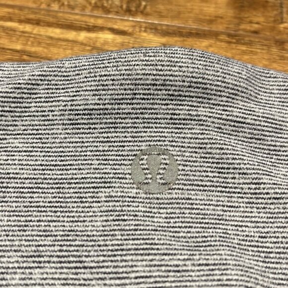 Lululemon striped grey and white Capri leggings - Picture 8 of 10